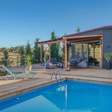 Private Pool Villa Ggki Skepasti Bagian luar foto